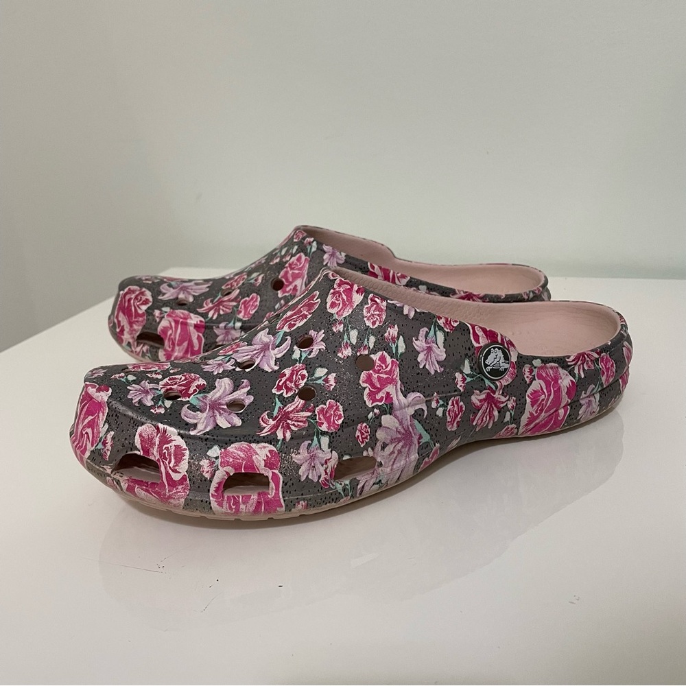 Crocs Women's Freesail Graphic Classic Pink Rose Clogs Slip on Slides | Sz W8